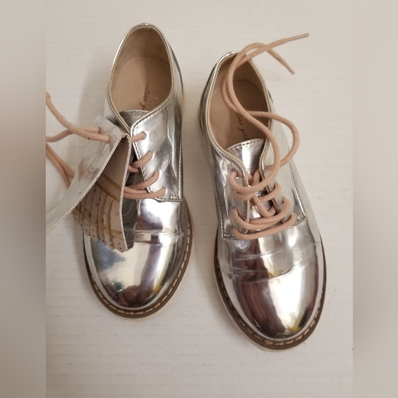 Zara girls silver mirror shoes - Picture 6 of 6